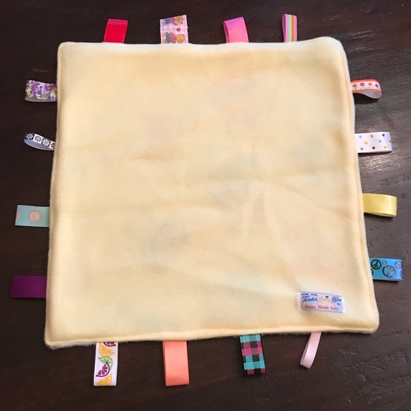 Baby Fleece Ribbon Tag Blanket - Picture 2 of 3